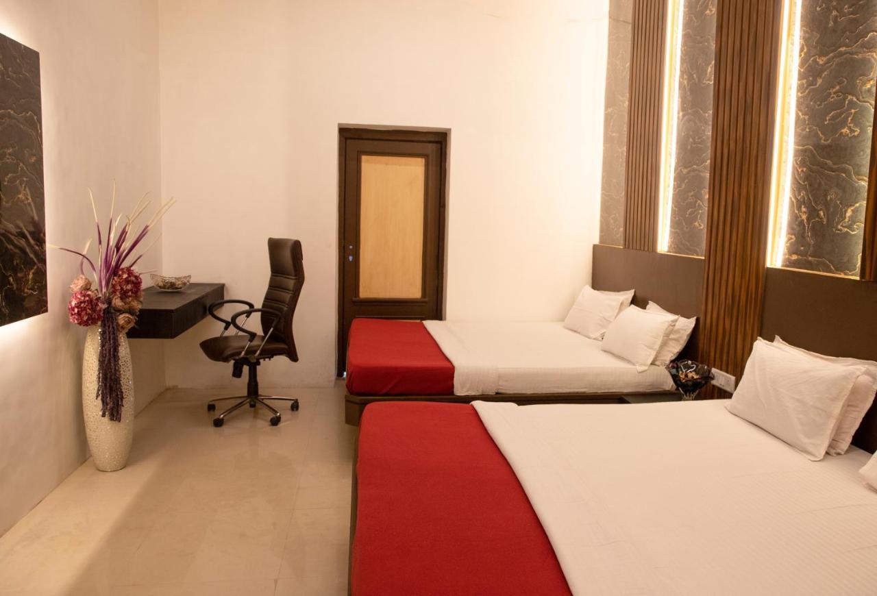 Empire Royale Hotel Мумбаи Экстерьер фото