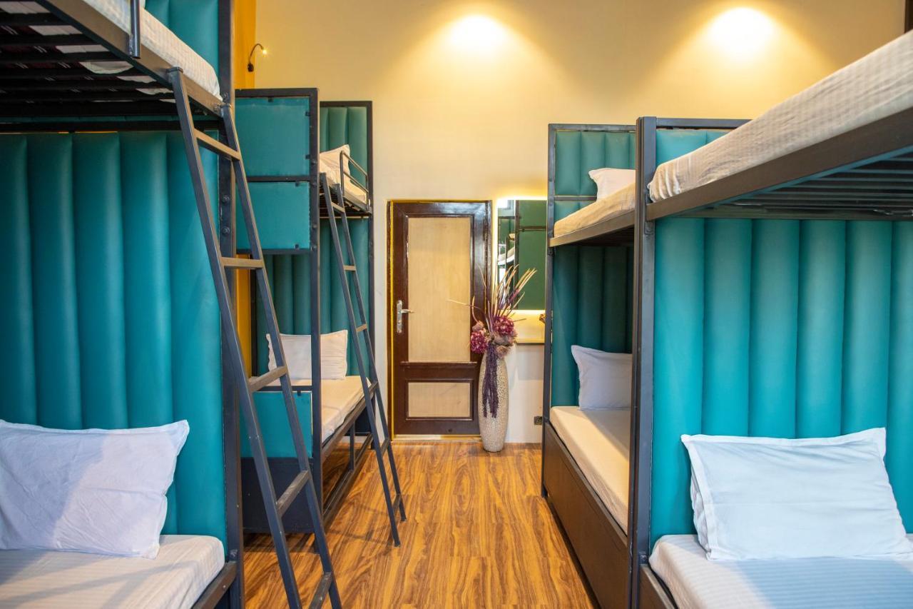 Empire Royale Hotel Мумбаи Экстерьер фото