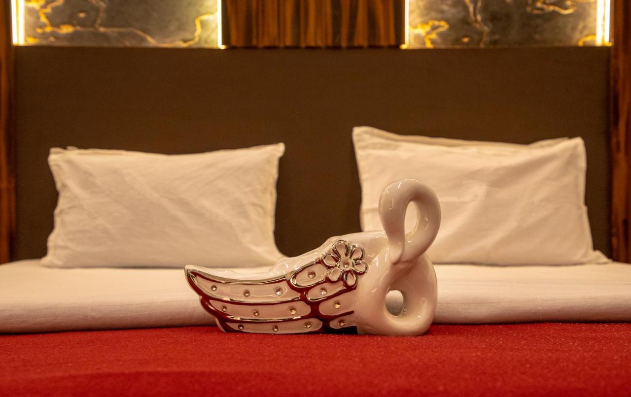 Empire Royale Hotel Мумбаи Экстерьер фото